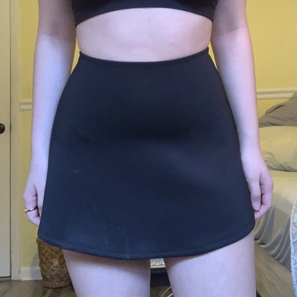 AMERICAN APPAREL BLACK SCUBA MINI SKATER SKIRT - Picture 1 of 4